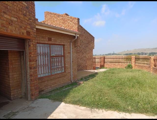 2 BEDROOM HOUSE FOR SALE IN TSAKANE